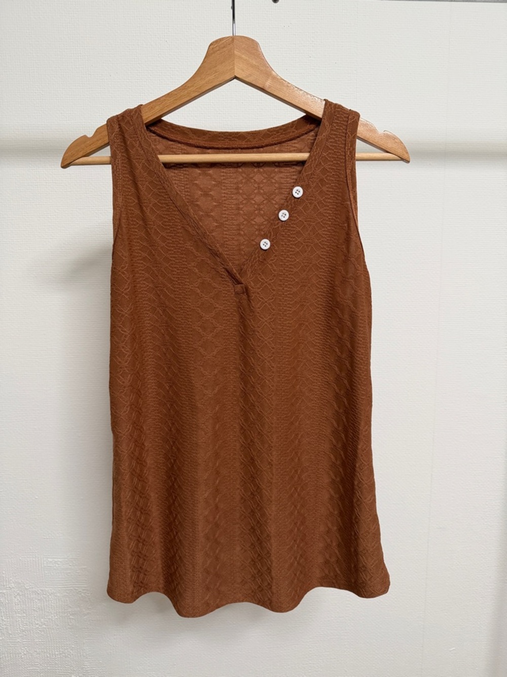 Textured V-Neck Sleeveless Tank Top in Brown